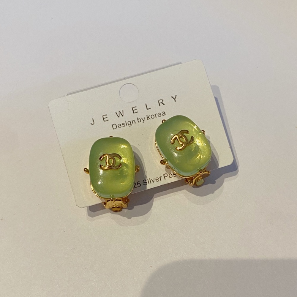 Vintage style ear clips